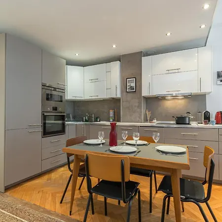 Cosy 2 Bdrs Near Garibaldi - Old Town - Harbor Apartment